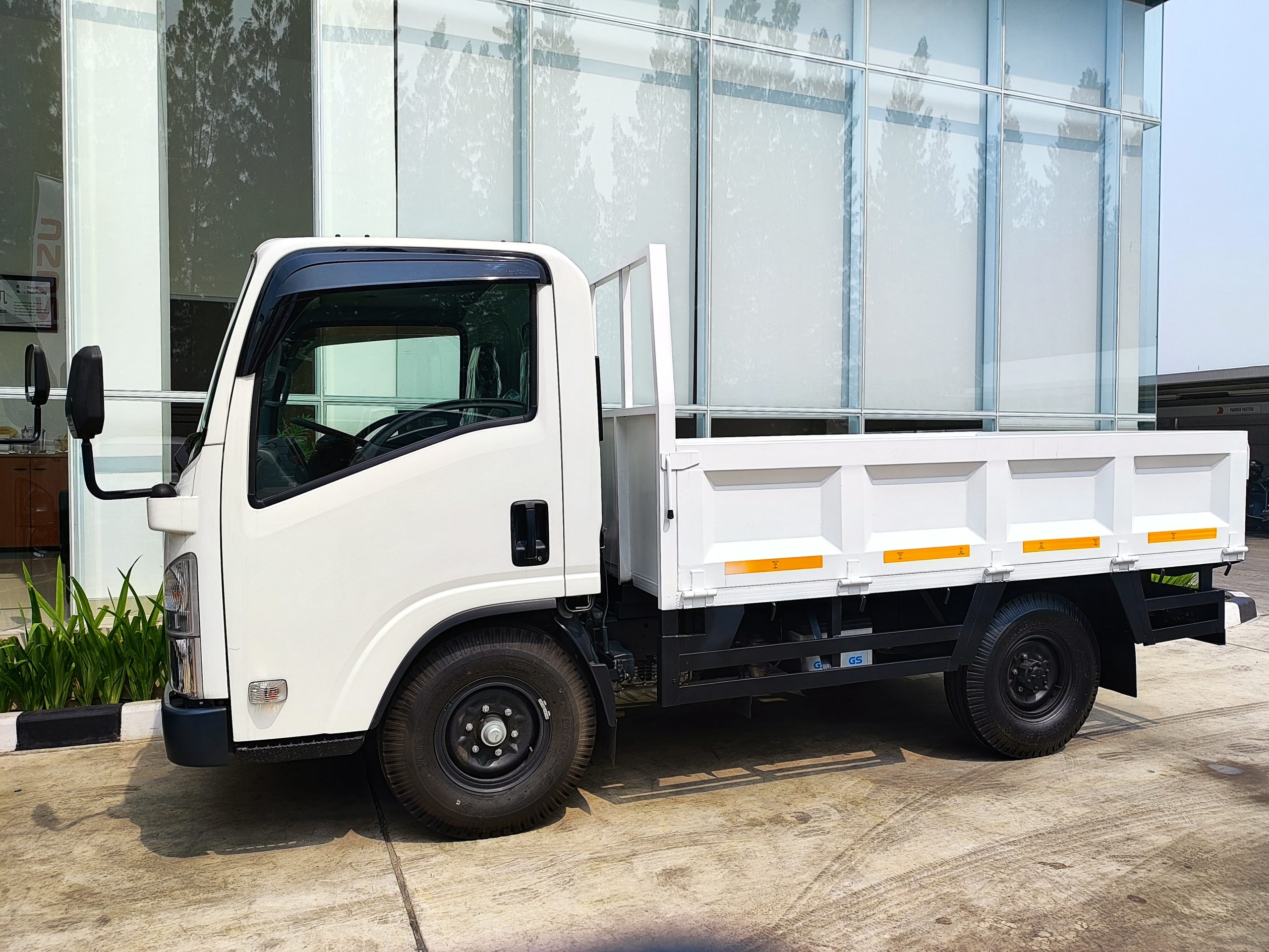 Isuzu NLR Short – Bak Besi