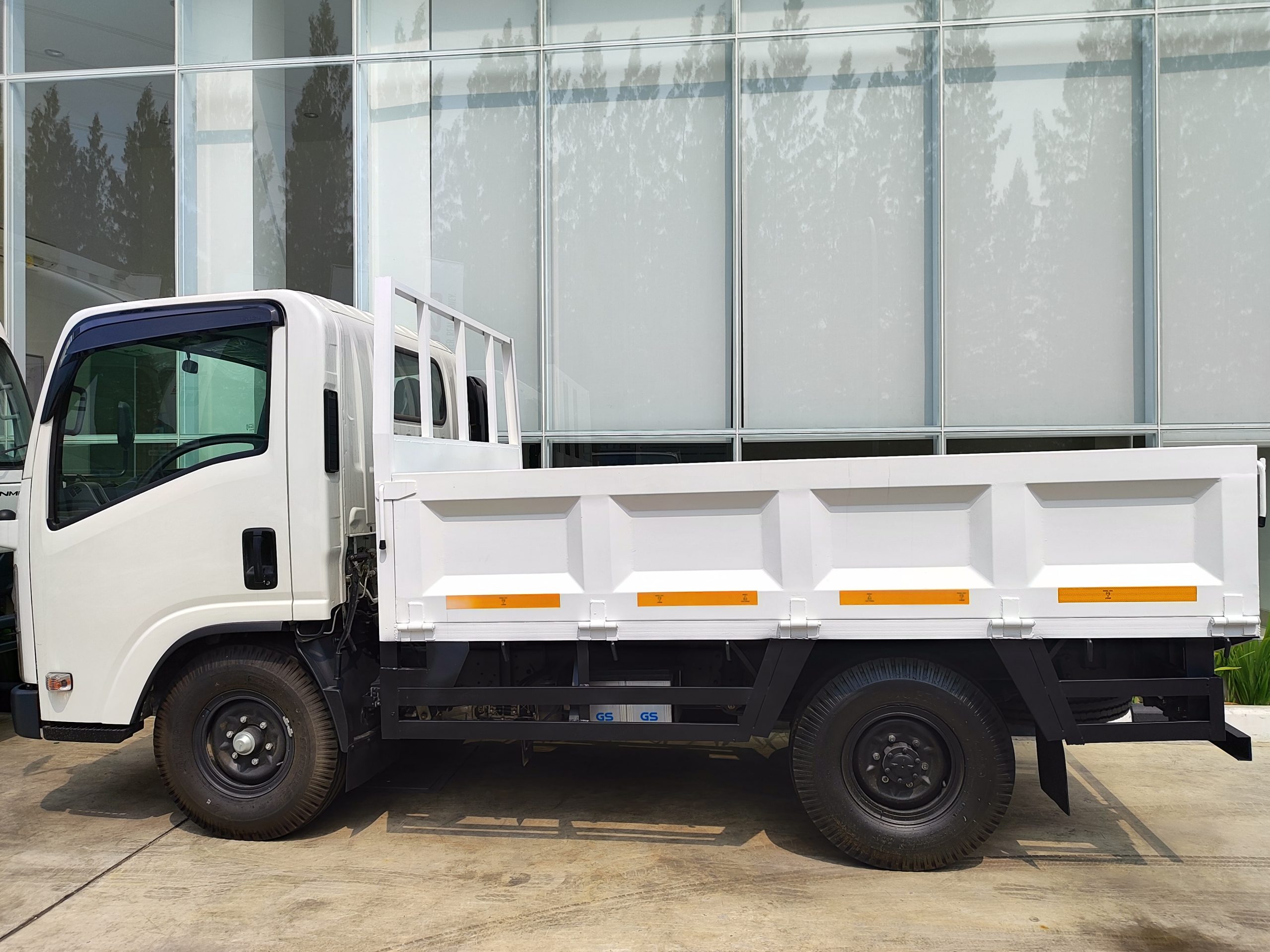 Isuzu NLR Short – Bak Besi