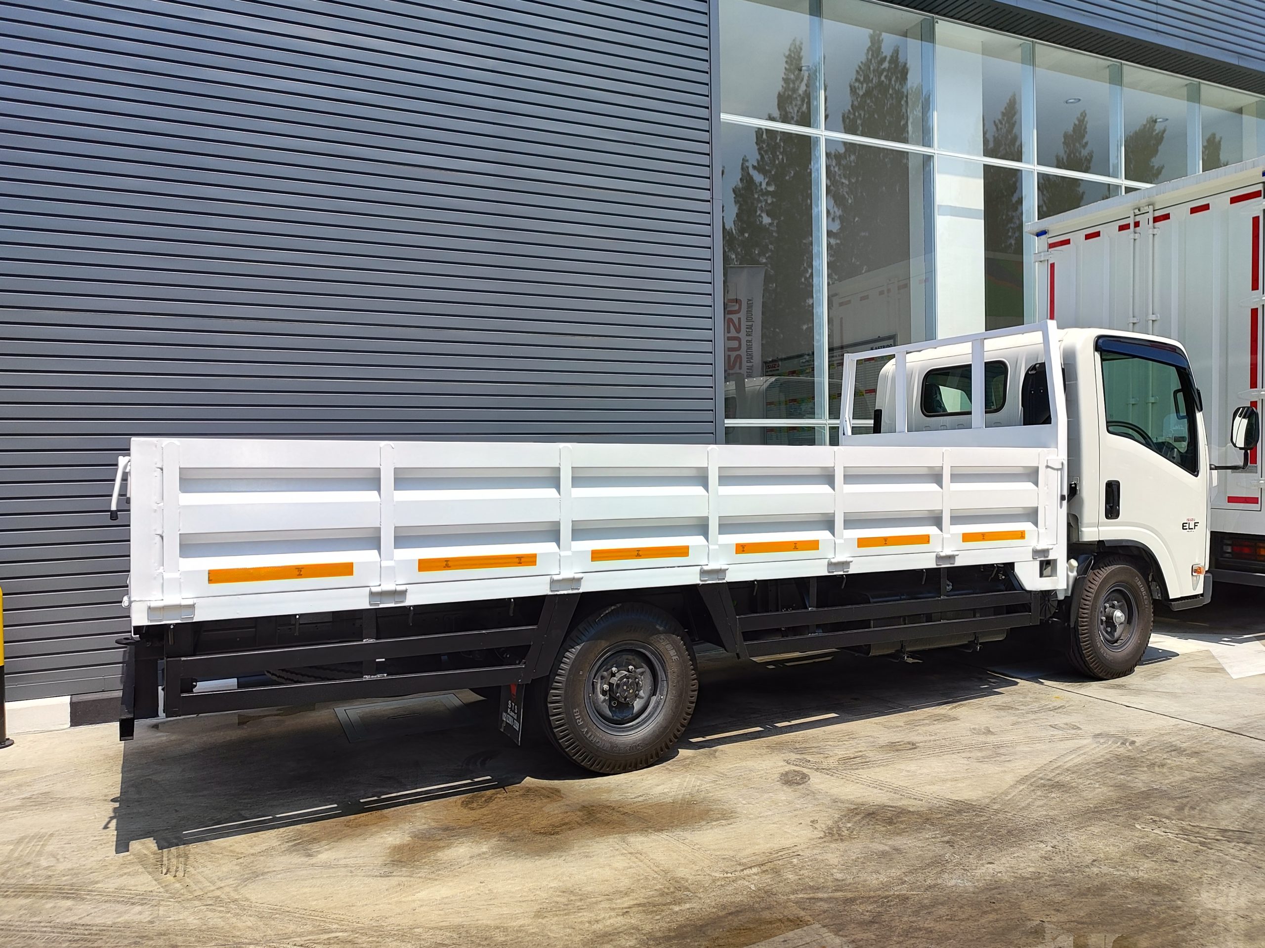 Isuzu NLR Long – Bak Besi