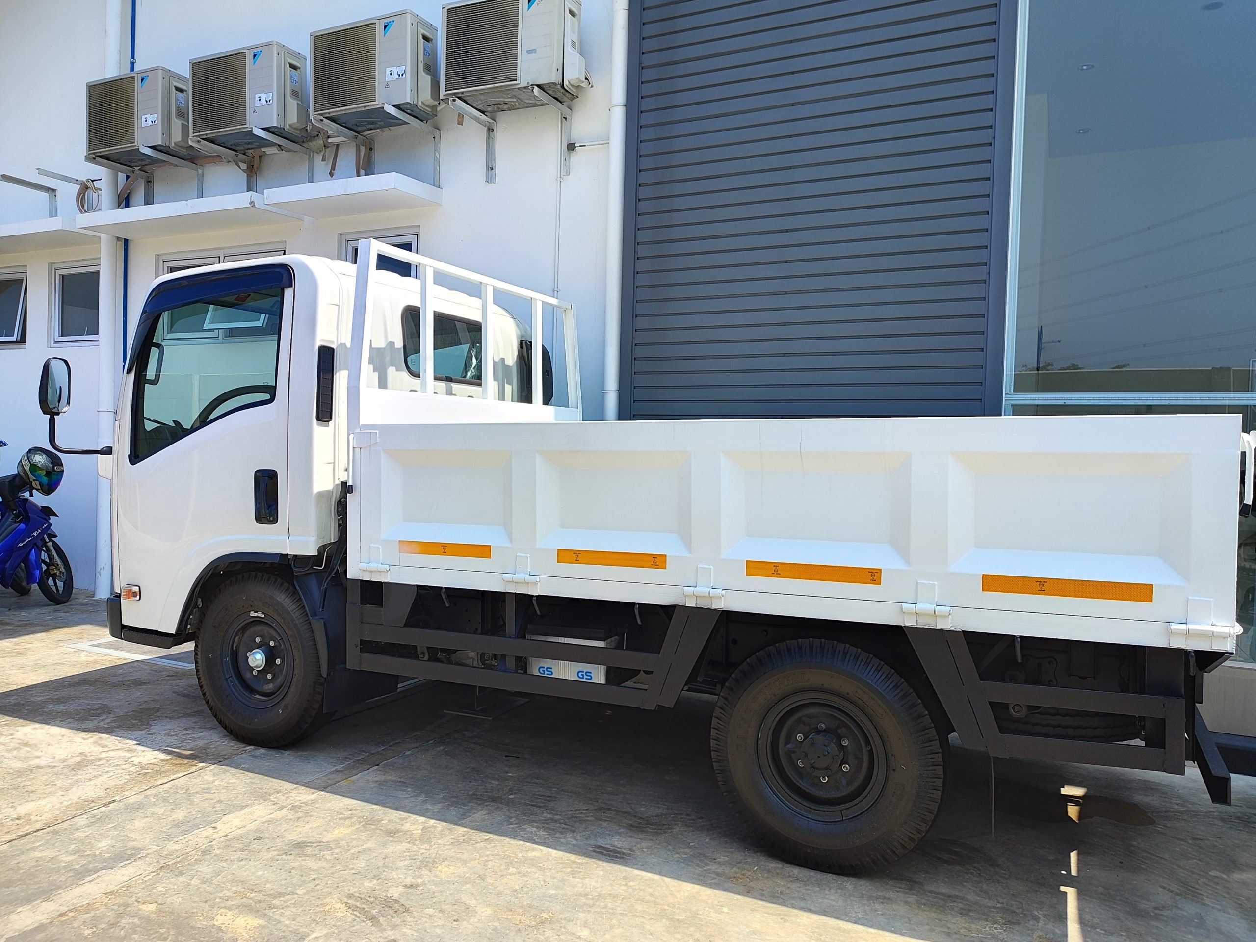 Isuzu NLR Short – Bak Besi