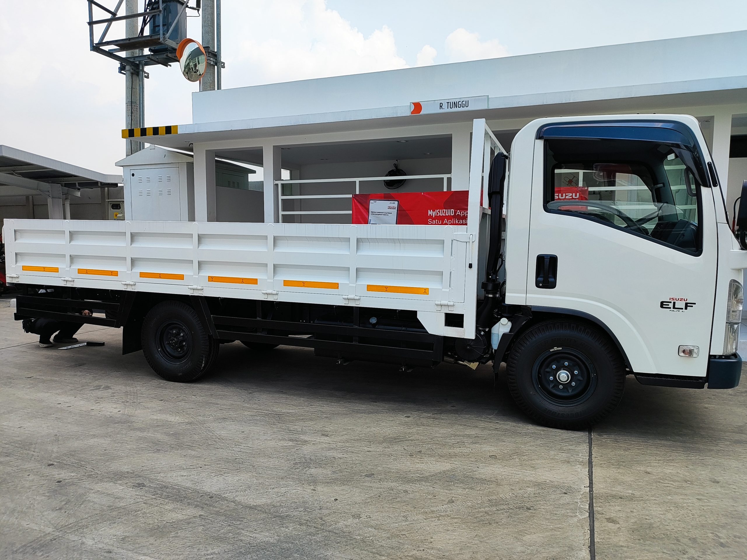 Isuzu NLR Long – Bak Besi