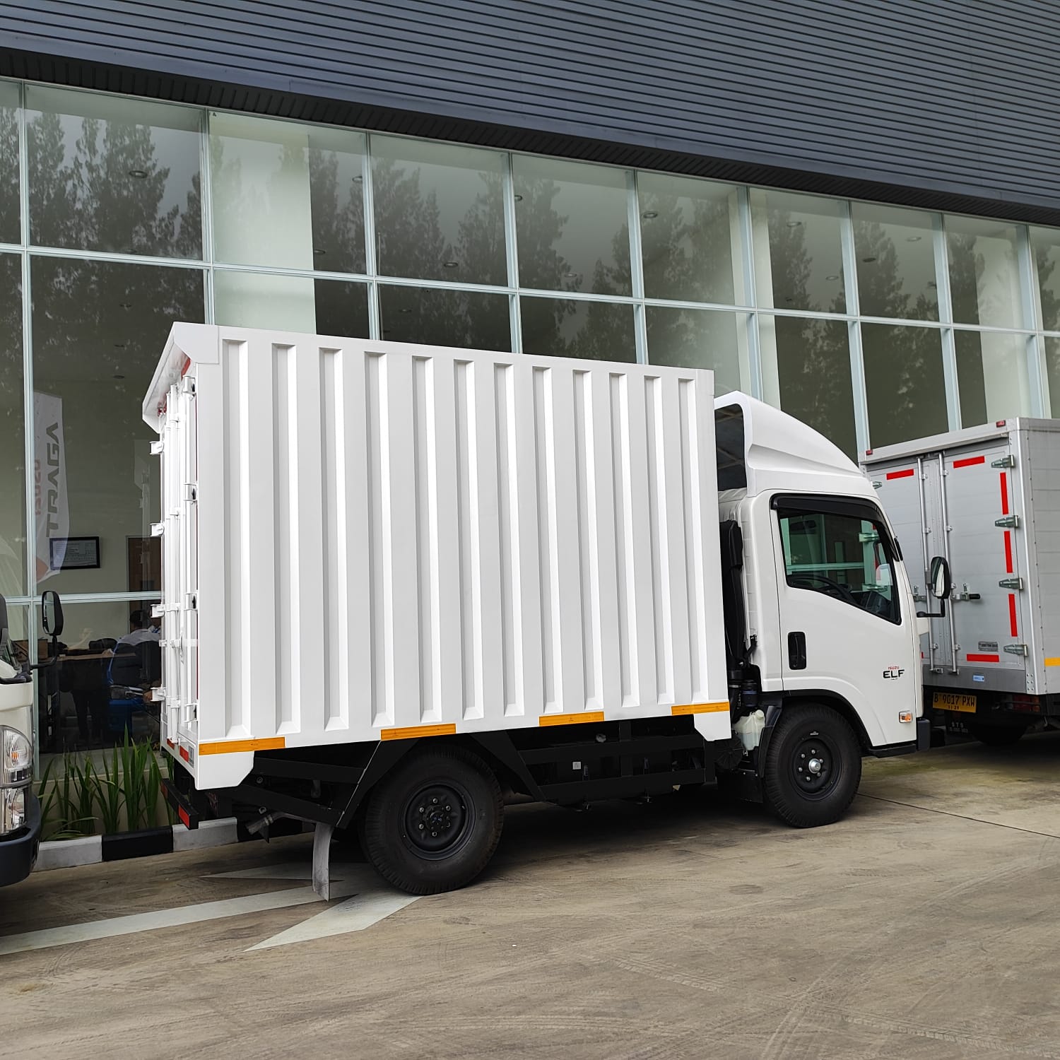 Isuzu NLR Short – Box Besi