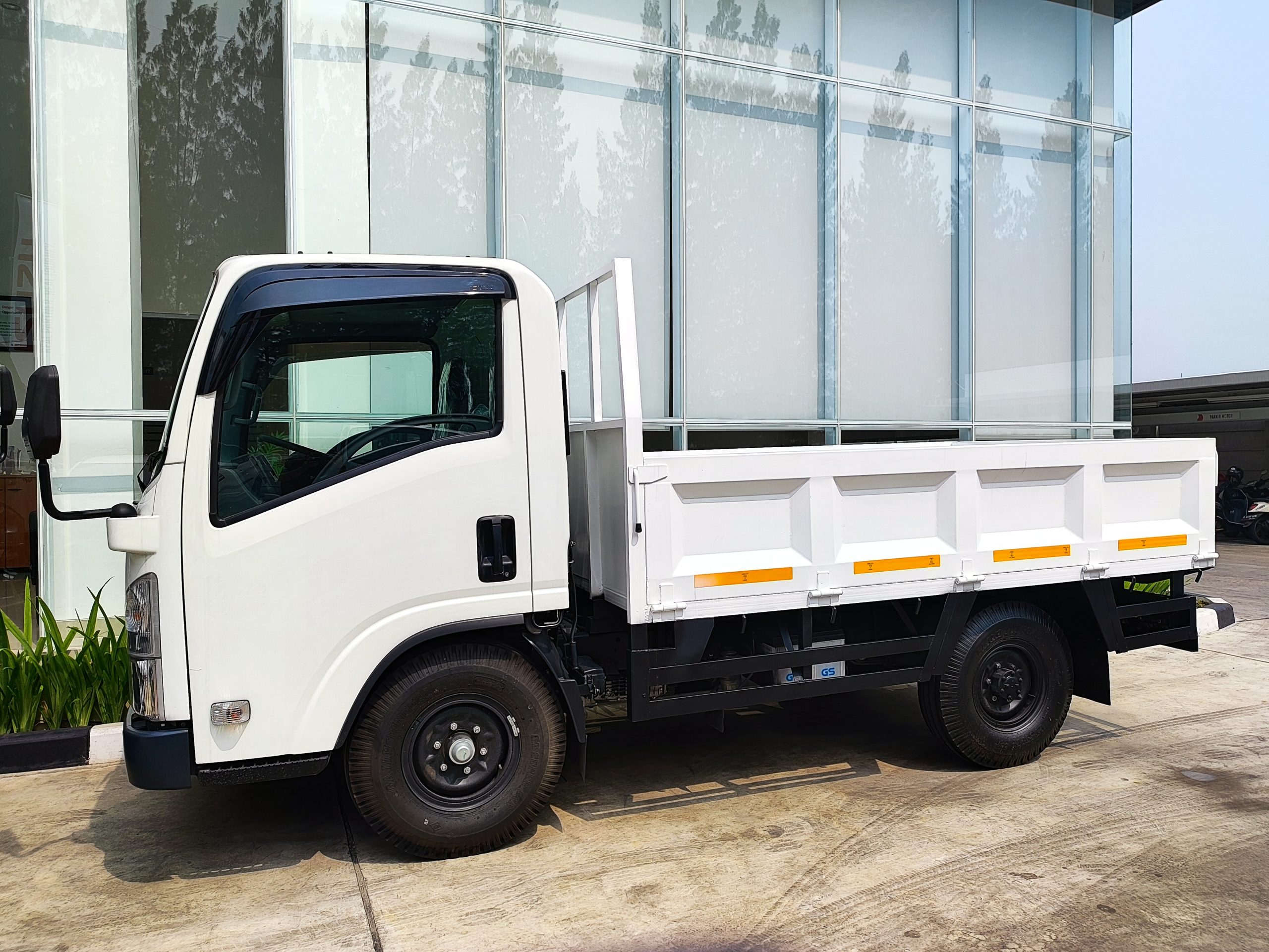 Isuzu NLR Short – Bak Besi