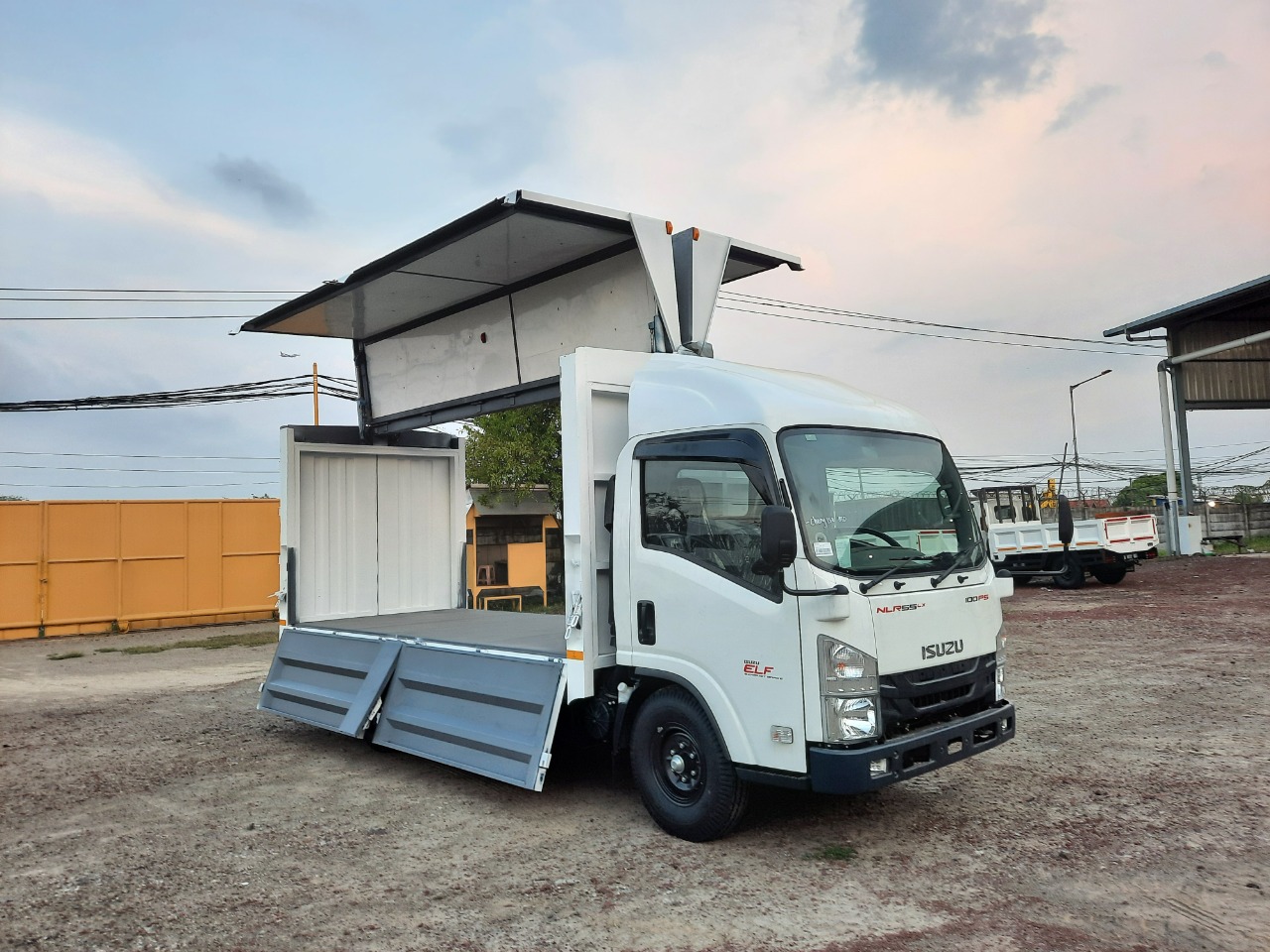 Isuzu NLR Long – Wingbox